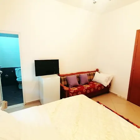 Karagjozi فندق مبيت وإفطار Gjirokastër